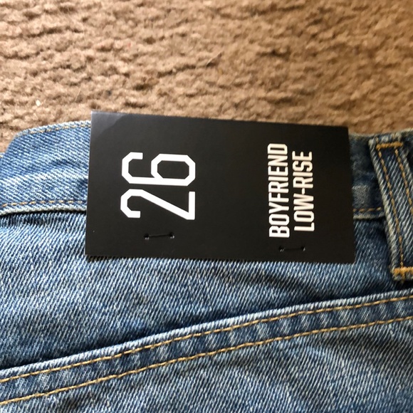 Boyfriend low rise cut off jean shorts - Picture 3 of 4